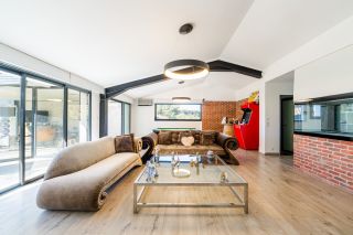 house 9 Rooms for sale on SANARY SUR MER (83110)