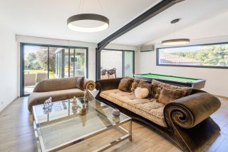 house 9 Rooms for sale on SANARY SUR MER (83110)