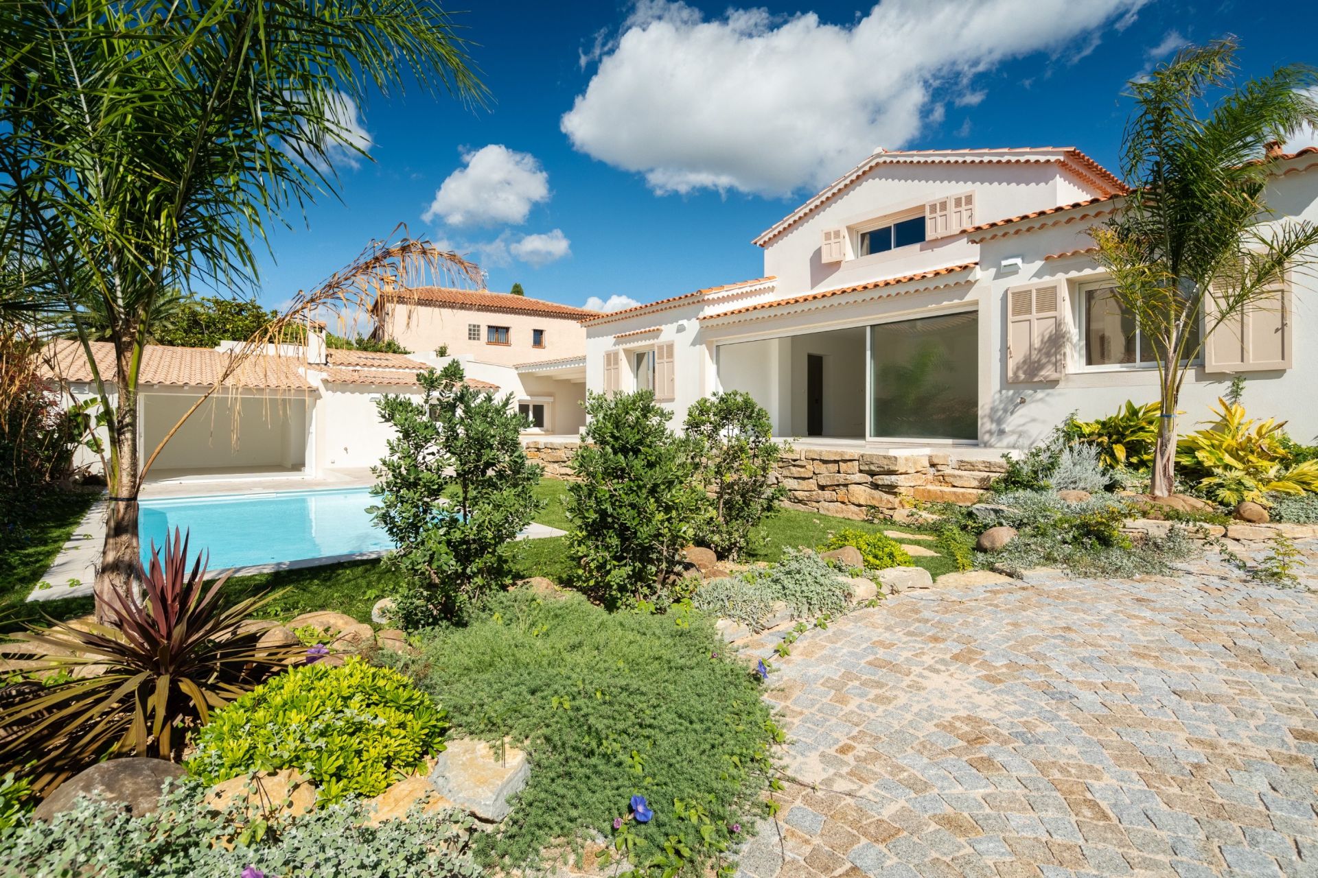 house 7 Rooms for sale on BANDOL (83150)