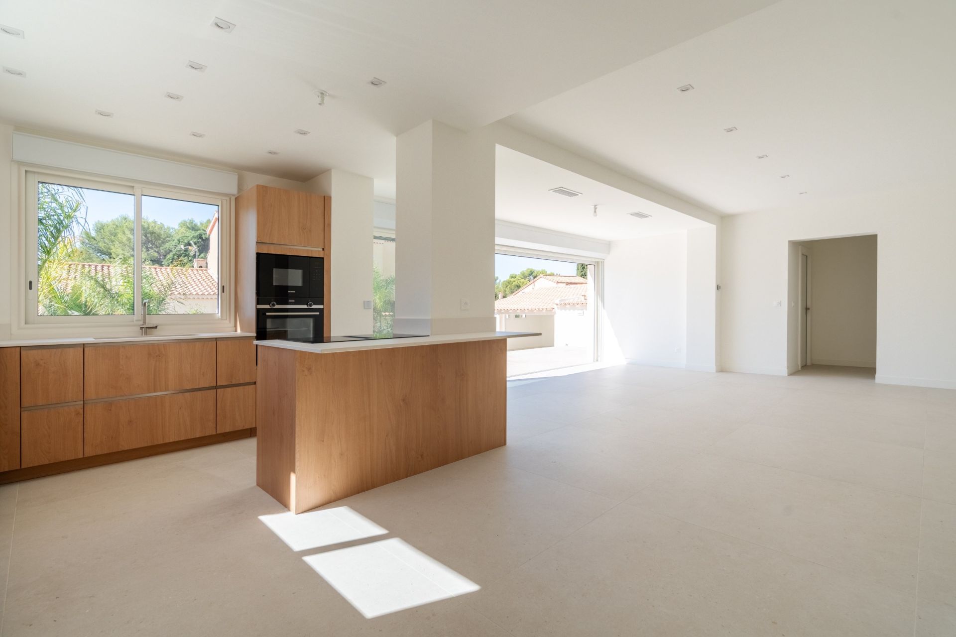 house 7 Rooms for sale on BANDOL (83150)