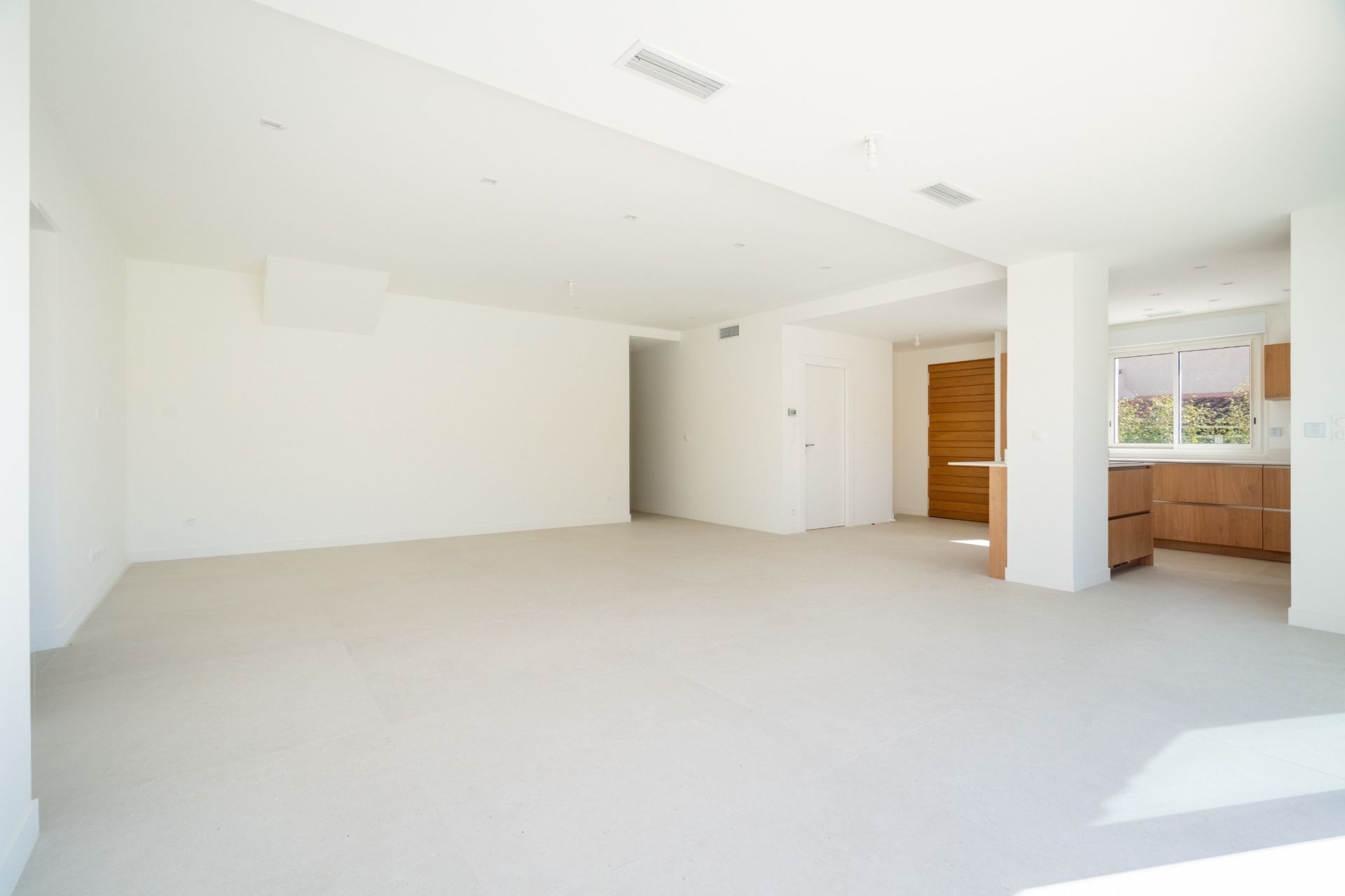 house 7 Rooms for sale on BANDOL (83150)