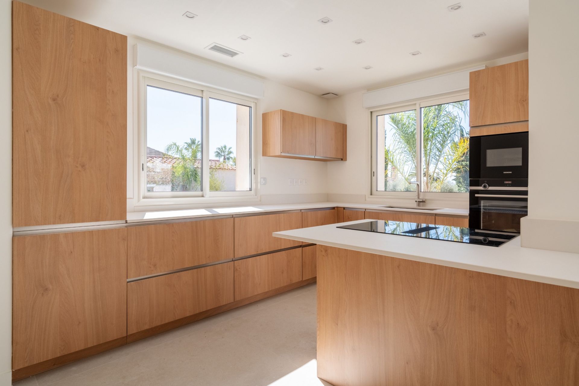 house 7 Rooms for sale on BANDOL (83150)