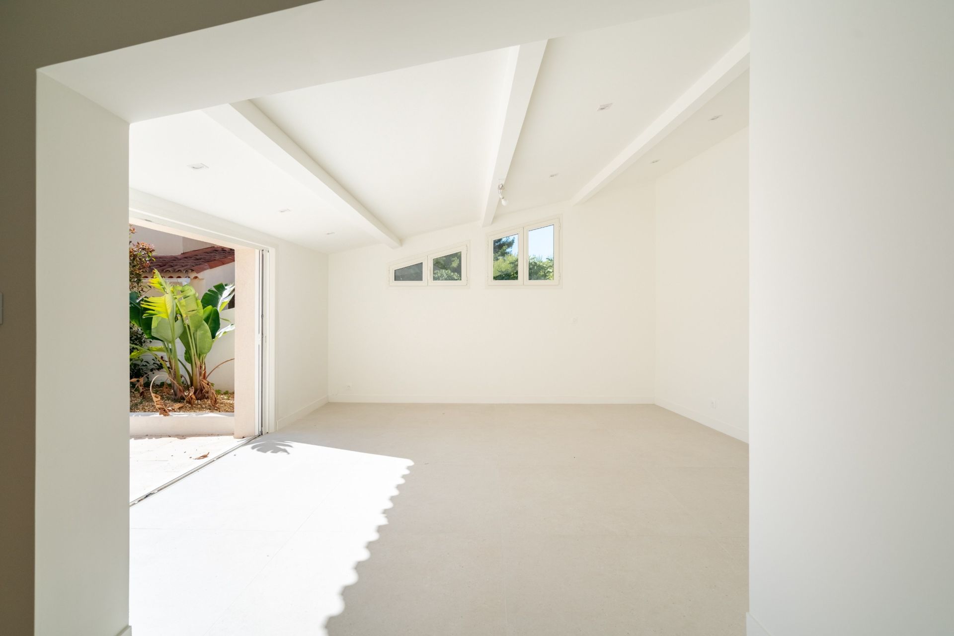 house 7 Rooms for sale on BANDOL (83150)