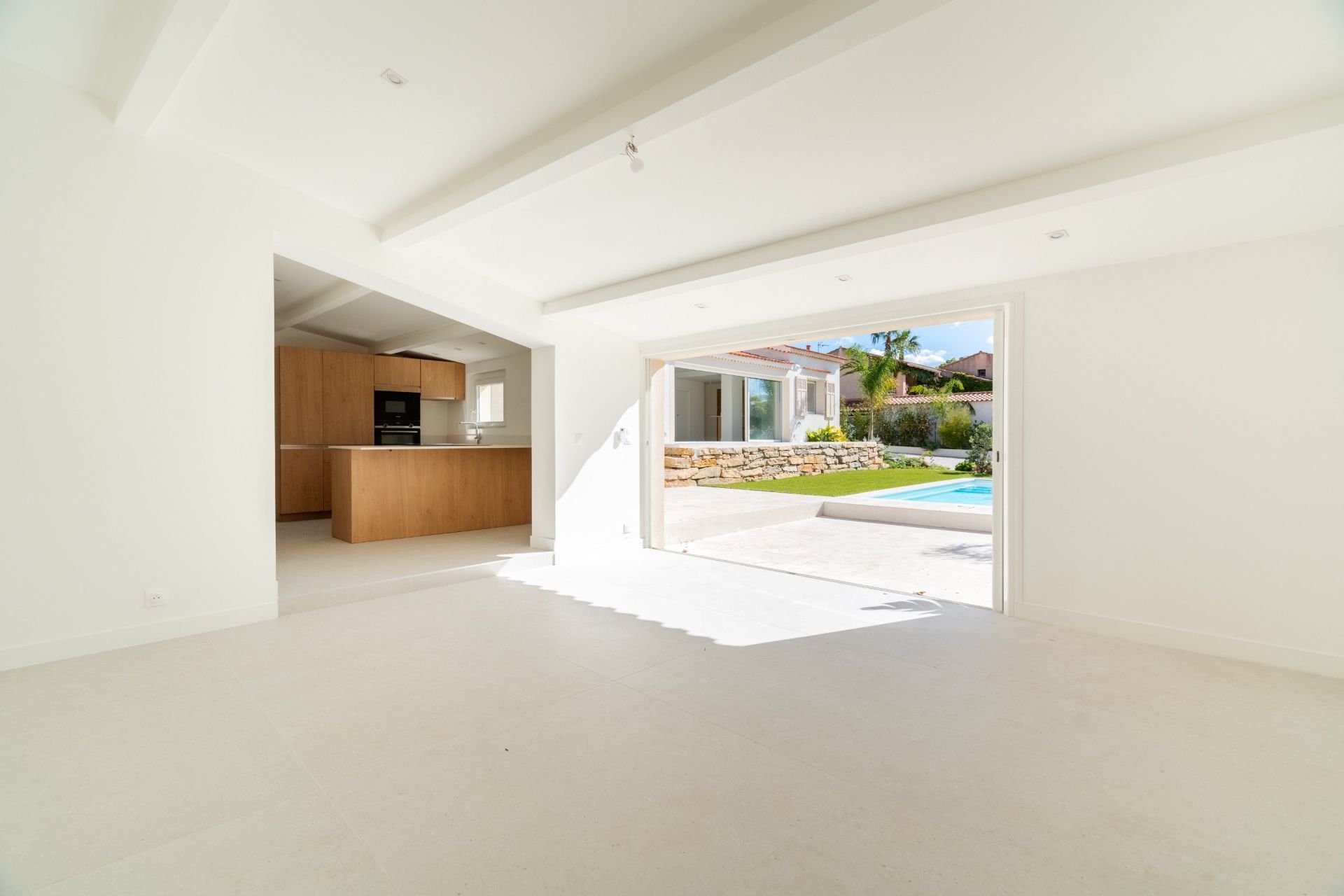 house 7 Rooms for sale on BANDOL (83150)