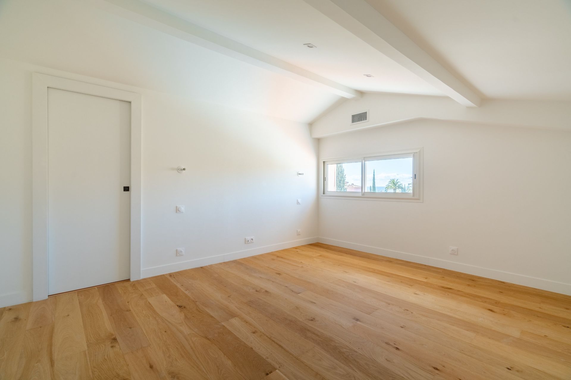 house 7 Rooms for sale on BANDOL (83150)