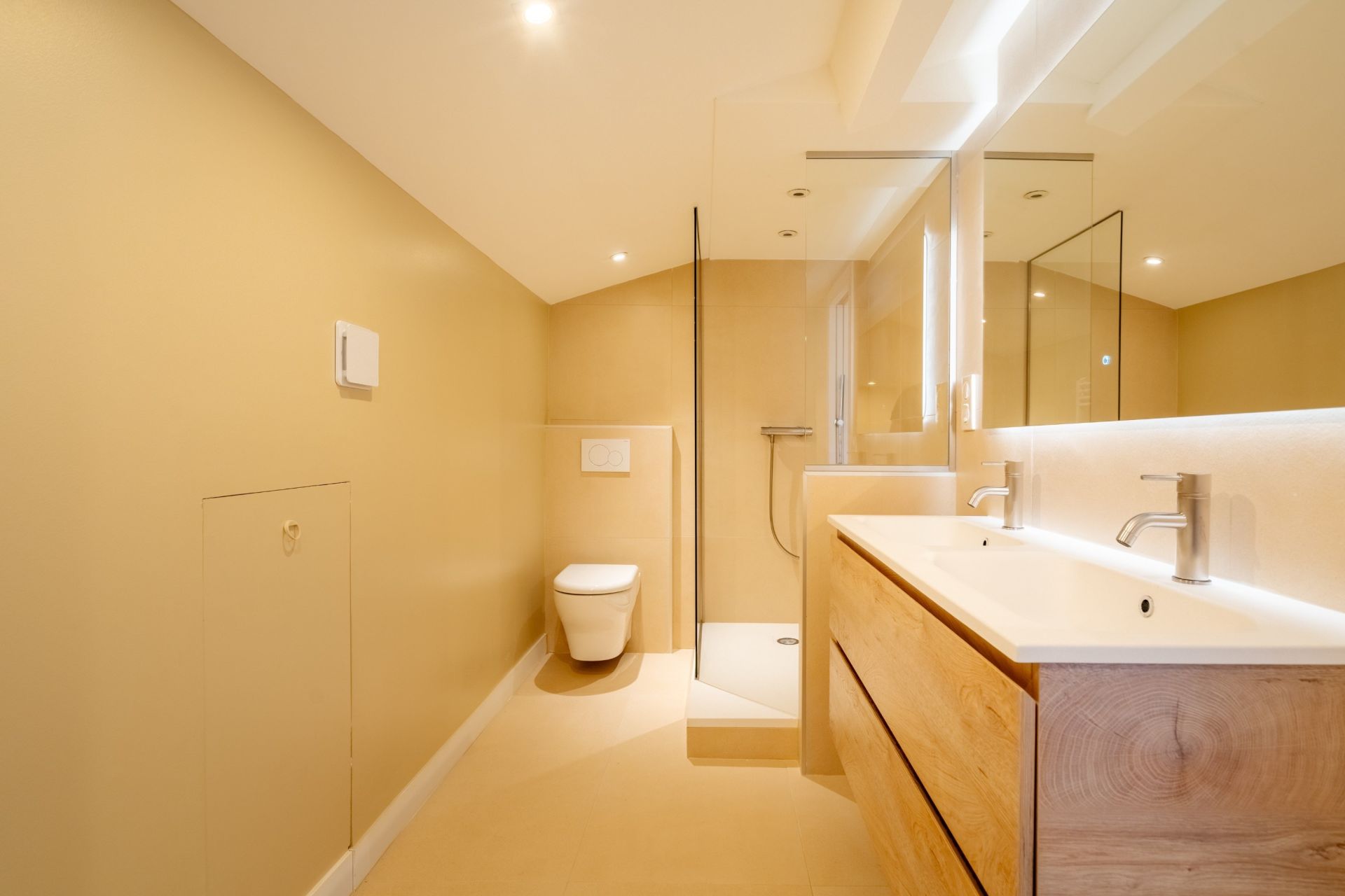 house 7 Rooms for sale on BANDOL (83150)