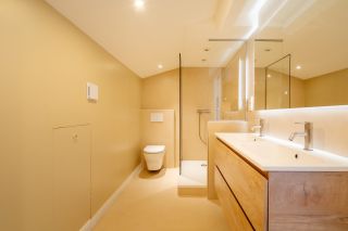 house 7 Rooms for sale on BANDOL (83150)