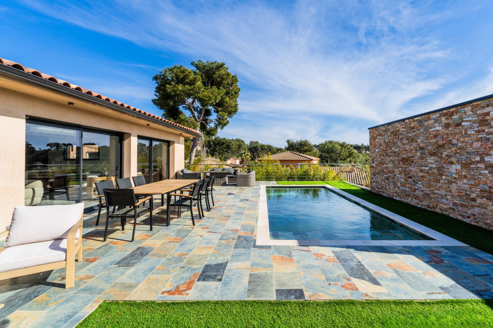 house 6 Rooms for sale on SANARY SUR MER (83110)