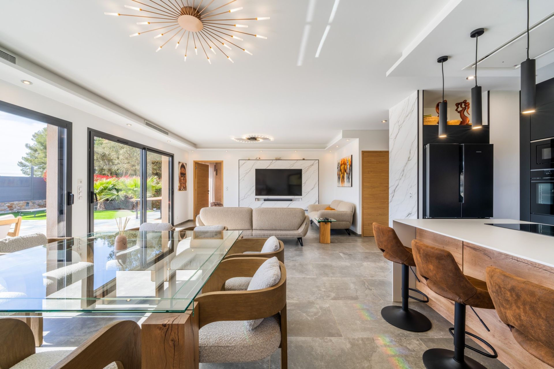 house 6 Rooms for sale on SANARY SUR MER (83110)