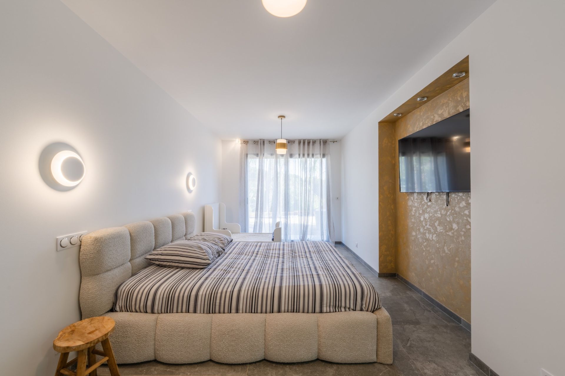 house 6 Rooms for sale on SANARY SUR MER (83110)