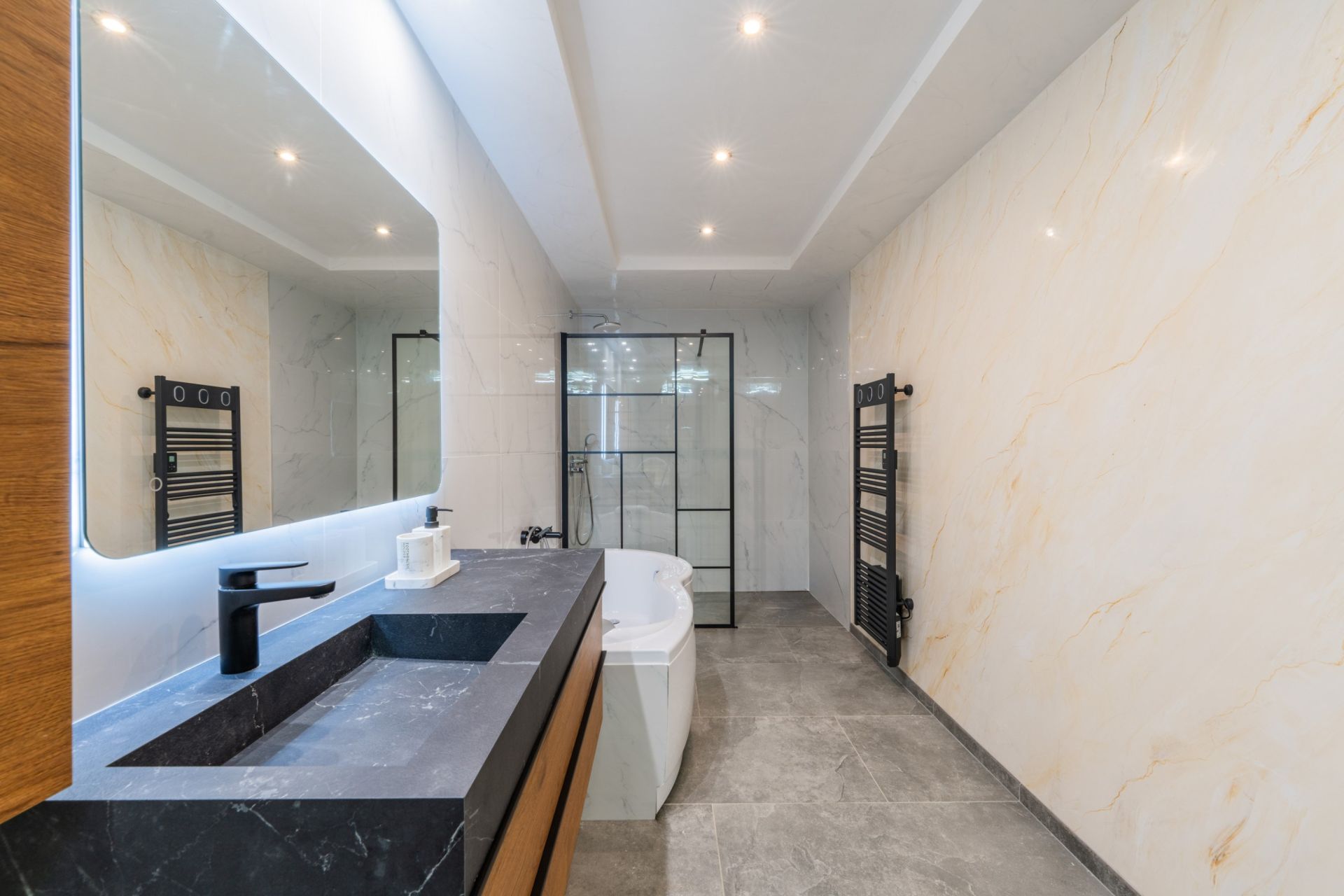 house 6 Rooms for sale on SANARY SUR MER (83110)