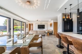 house 6 Rooms for sale on SANARY SUR MER (83110)