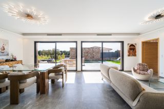 house 6 Rooms for sale on SANARY SUR MER (83110)