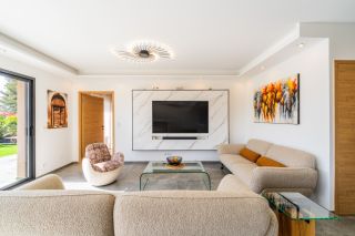 house 6 Rooms for sale on SANARY SUR MER (83110)