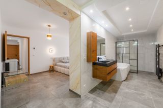 house 6 Rooms for sale on SANARY SUR MER (83110)