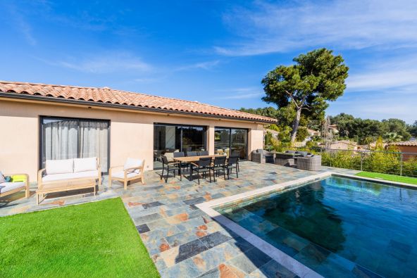 Vente Maison Sanary-sur-Mer 6 Pièces 215 m²