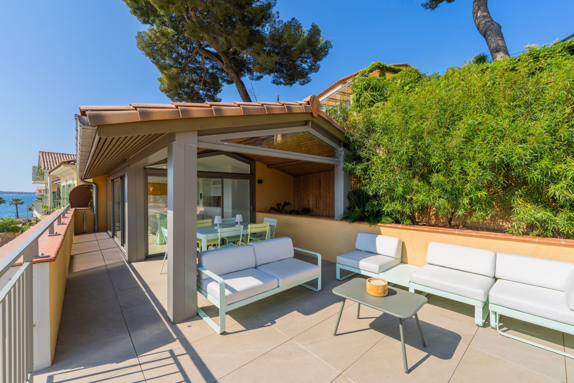 house 5 Rooms for sale on SANARY SUR MER (83110)
