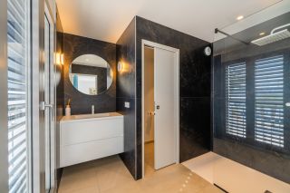 house 5 Rooms for sale on SANARY SUR MER (83110)