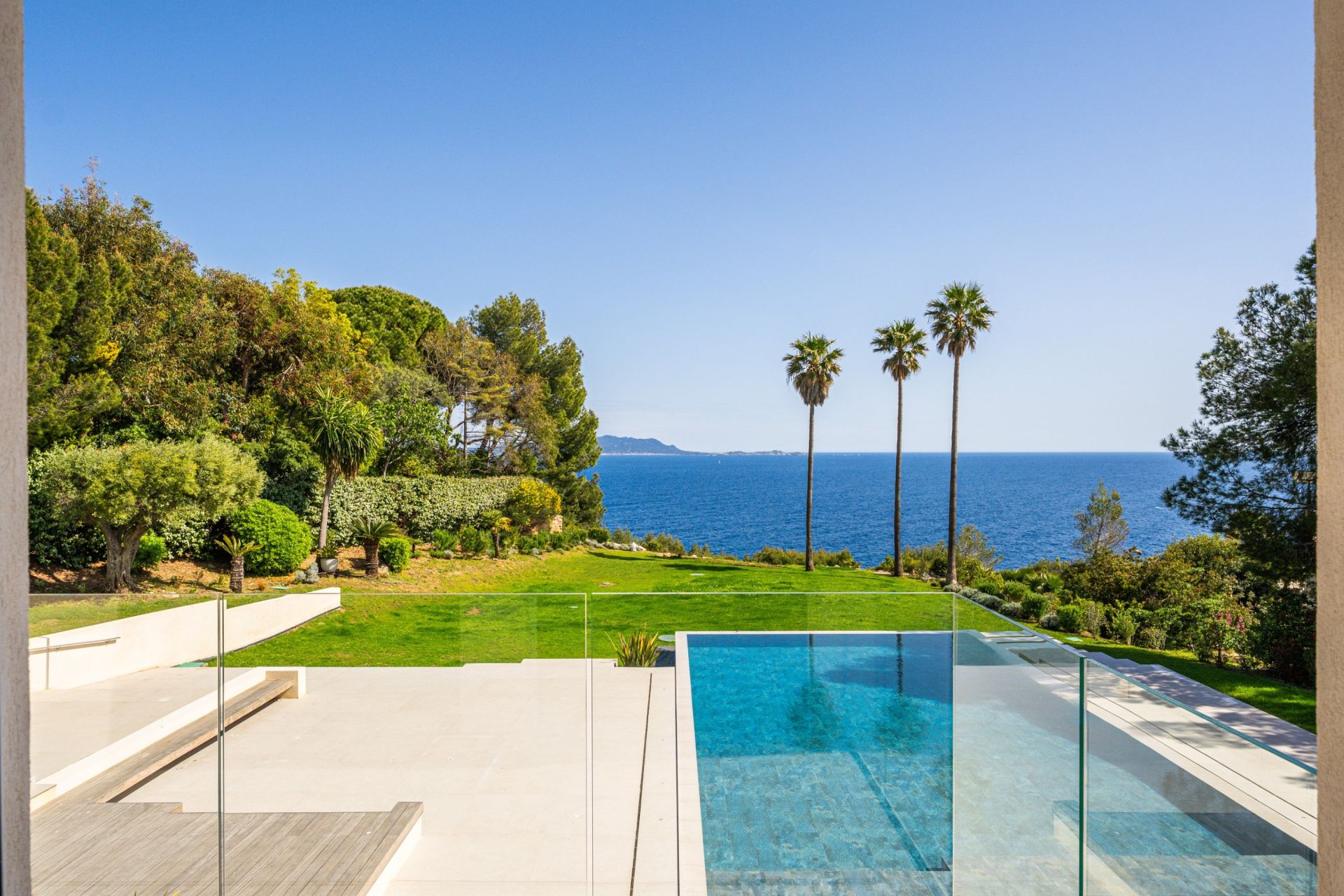 maison 7 Pièces en vente sur ST CYR SUR MER (83270)
