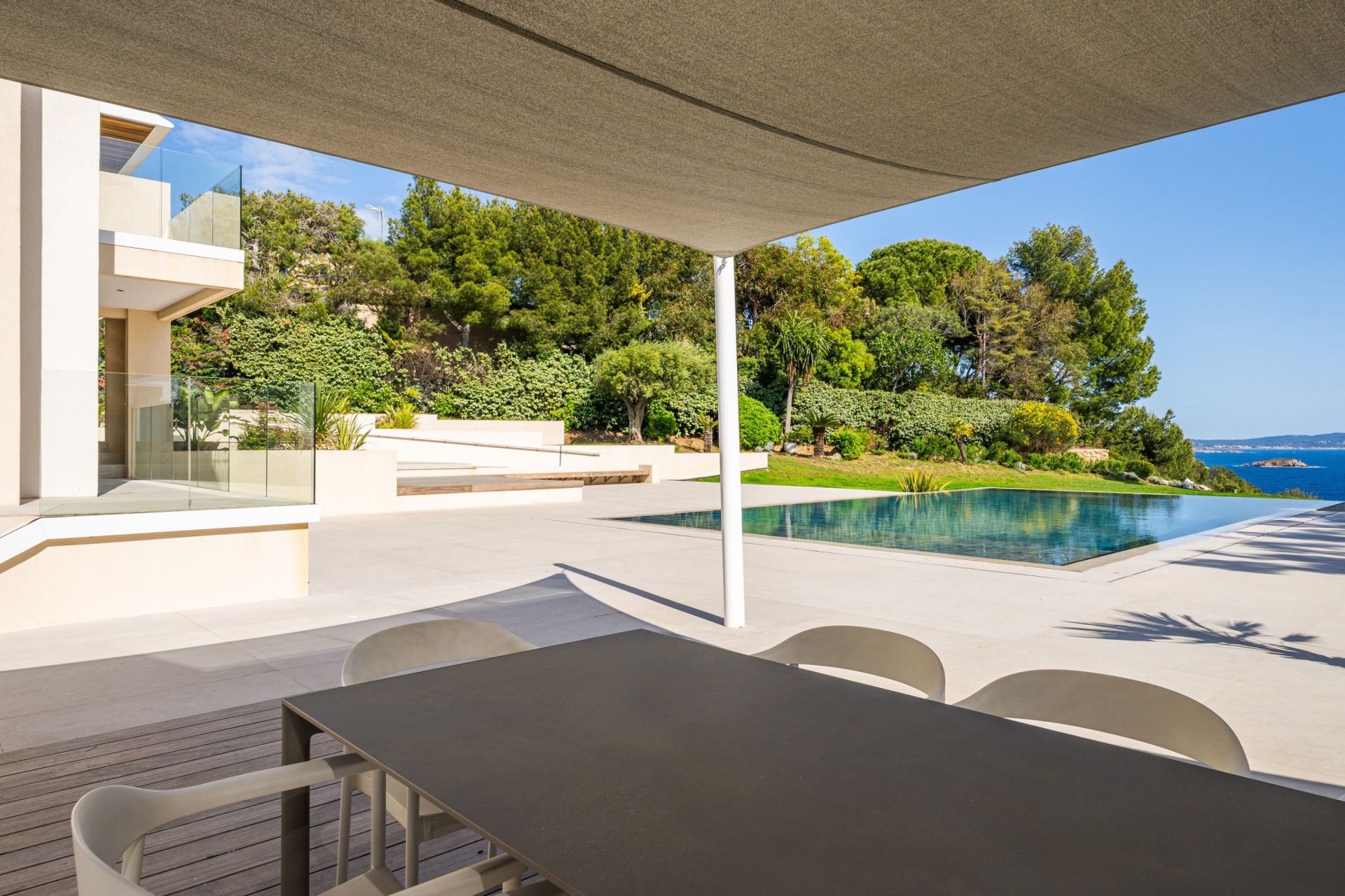 maison 7 Pièces en vente sur ST CYR SUR MER (83270)