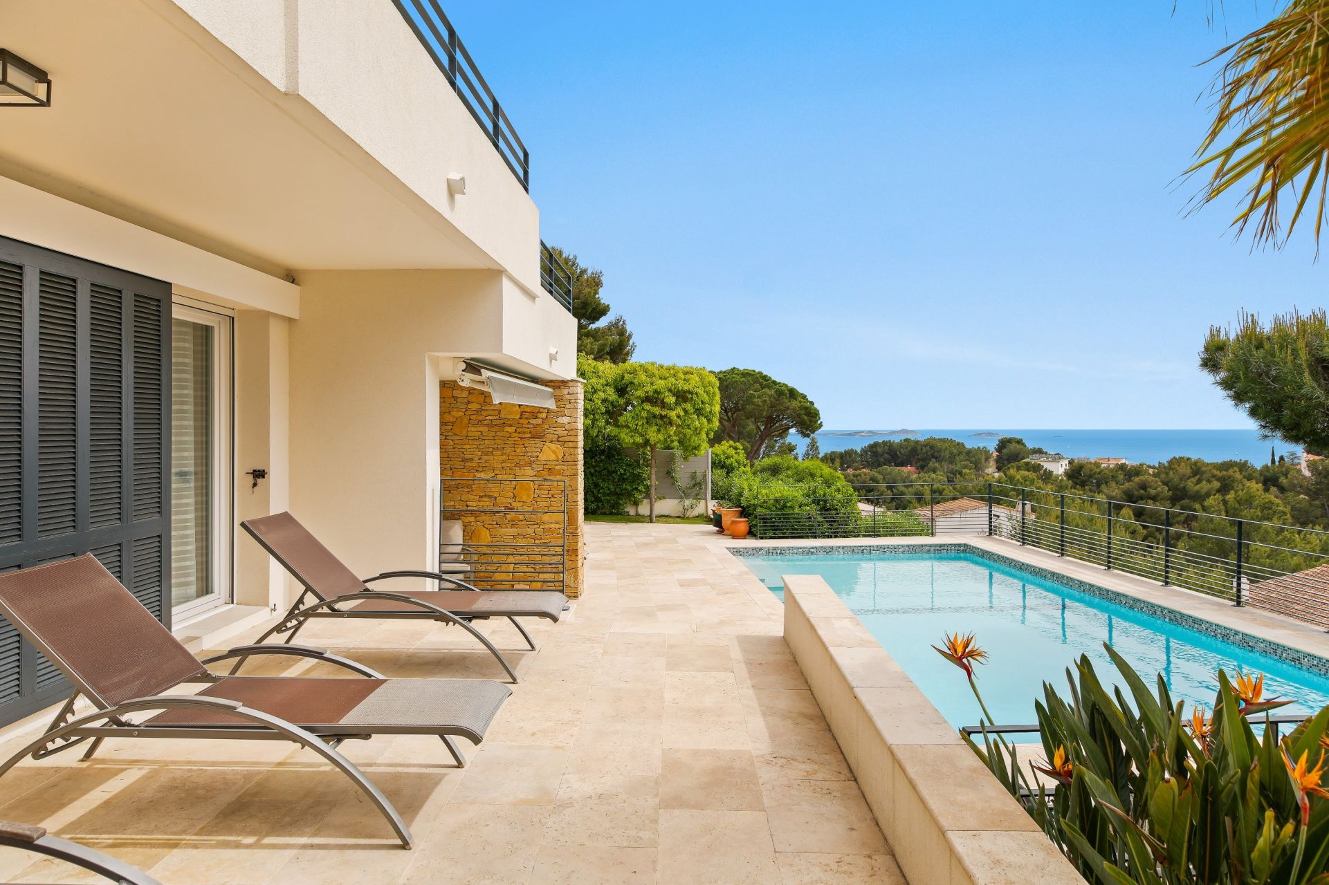 house 7 Rooms for sale on BANDOL (83150)