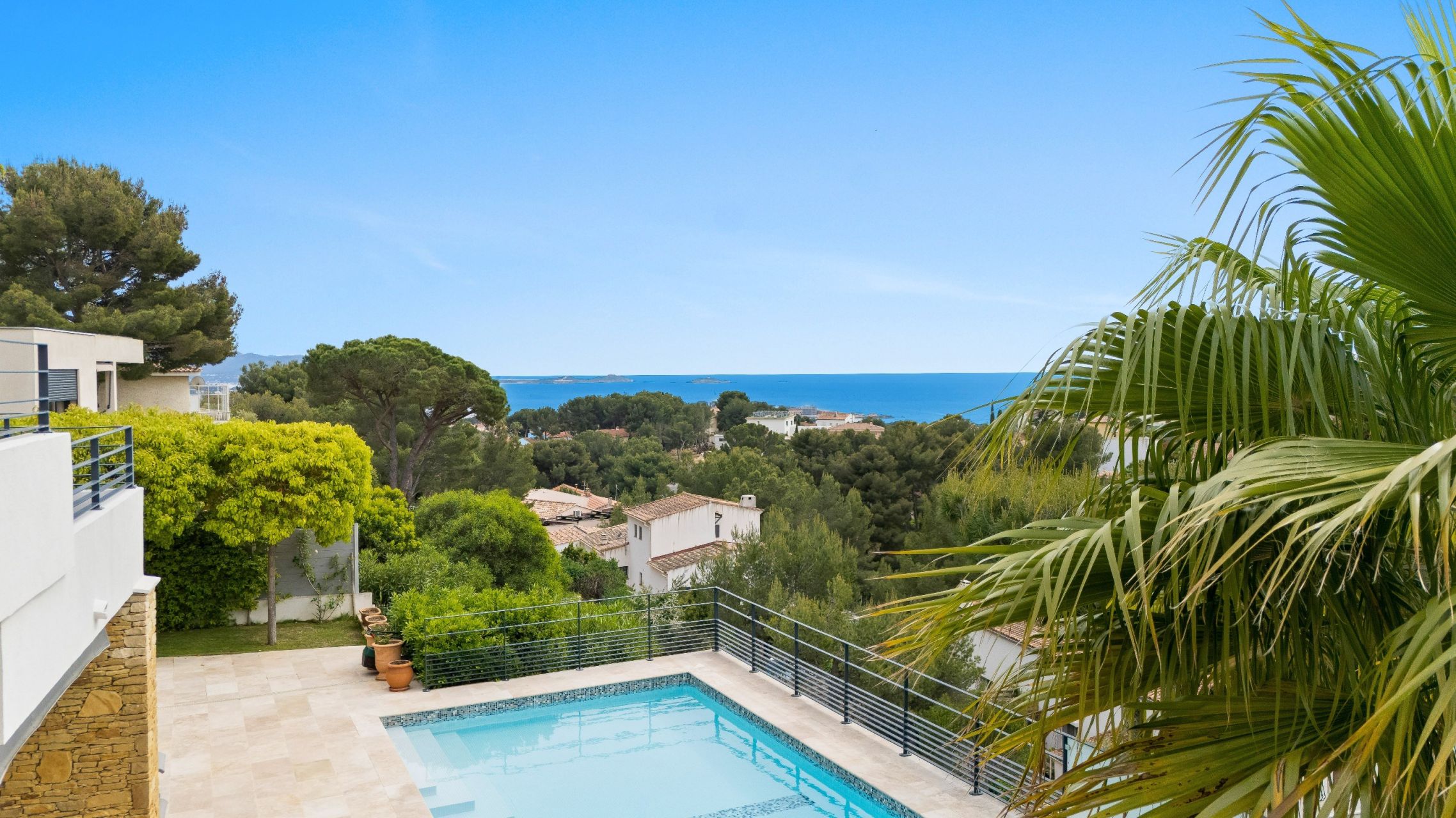 house 7 Rooms for sale on BANDOL (83150)