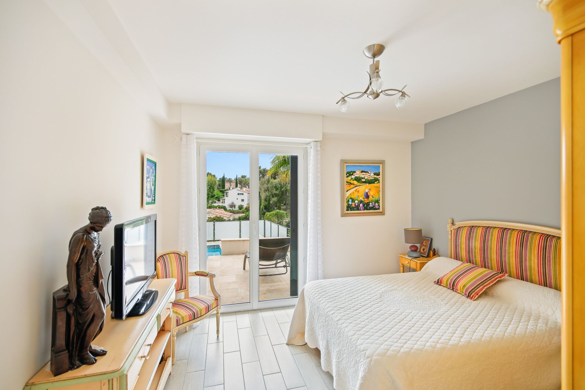 house 7 Rooms for sale on BANDOL (83150)