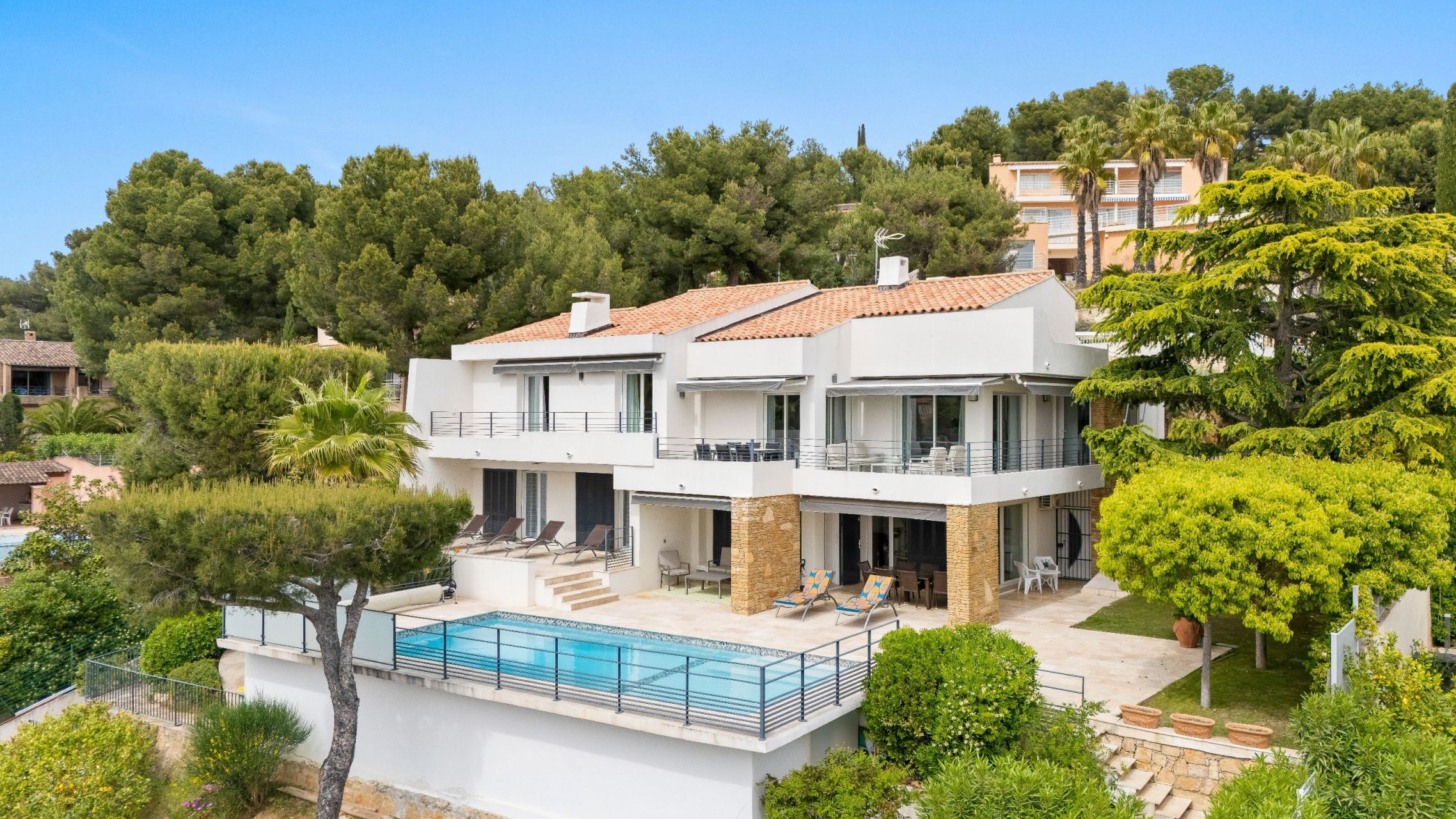 house 7 Rooms for sale on BANDOL (83150)