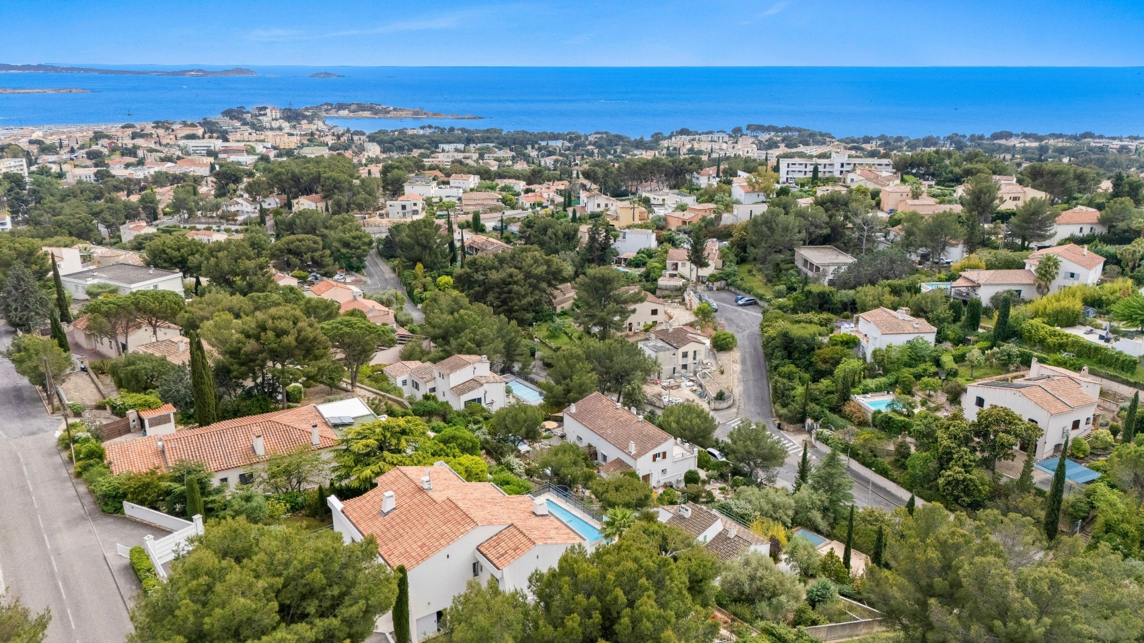 house 7 Rooms for sale on BANDOL (83150)
