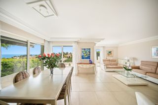 house 7 Rooms for sale on BANDOL (83150)