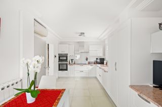 house 7 Rooms for sale on BANDOL (83150)