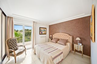 house 7 Rooms for sale on BANDOL (83150)