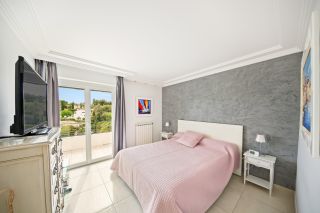 house 7 Rooms for sale on BANDOL (83150)