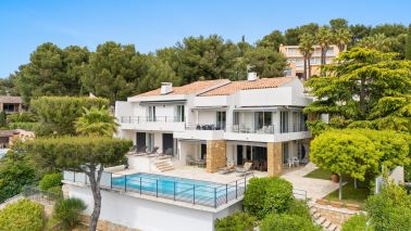 house 7 Rooms for sale on BANDOL (83150)