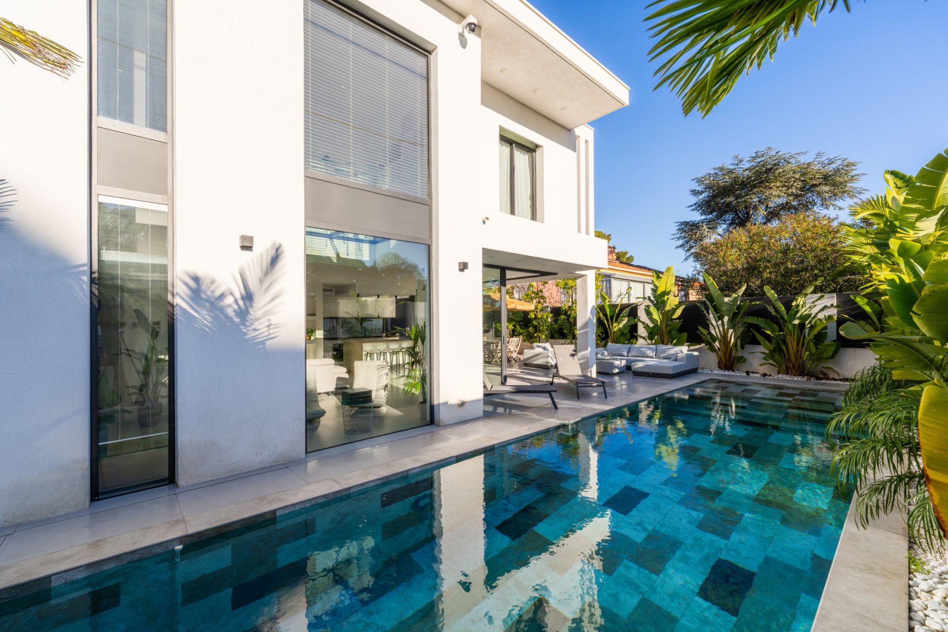 villa 7 Rooms for sale on TOULON (83000)