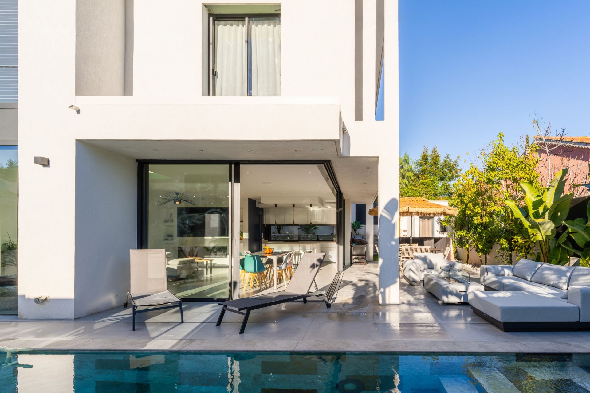 villa 7 Rooms for sale on TOULON (83000)