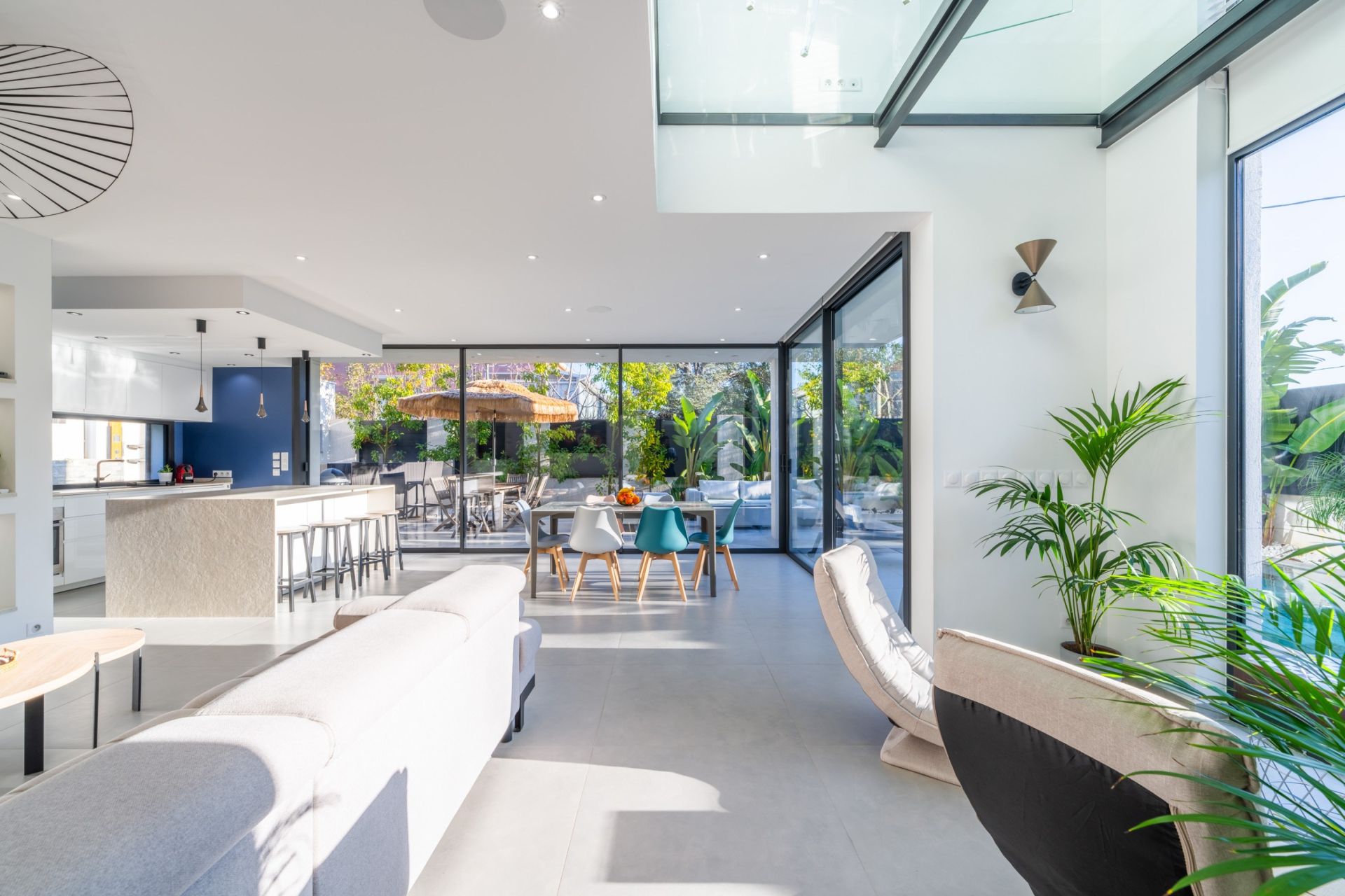 villa 7 Rooms for sale on TOULON (83000)
