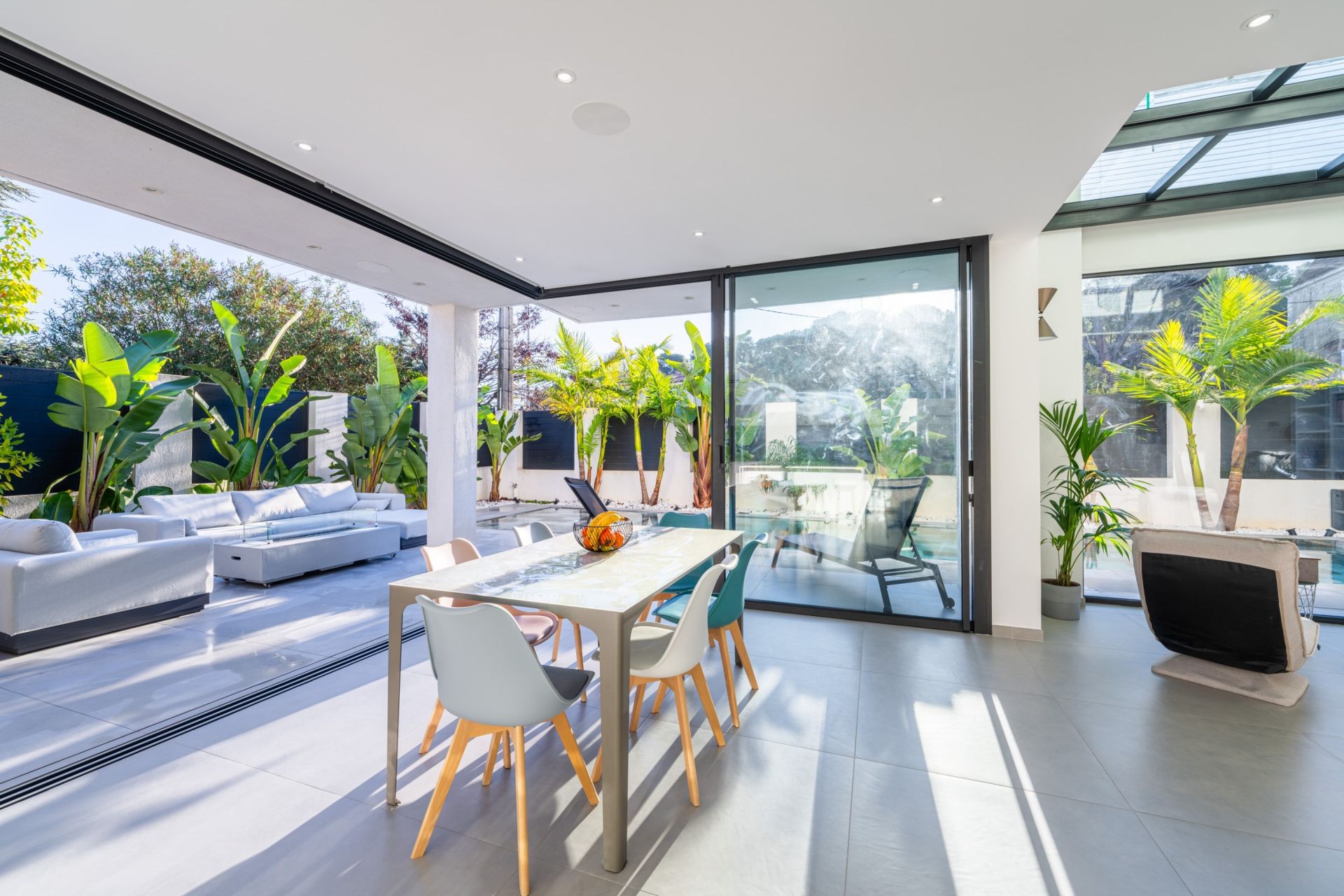 villa 7 Rooms for sale on TOULON (83000)