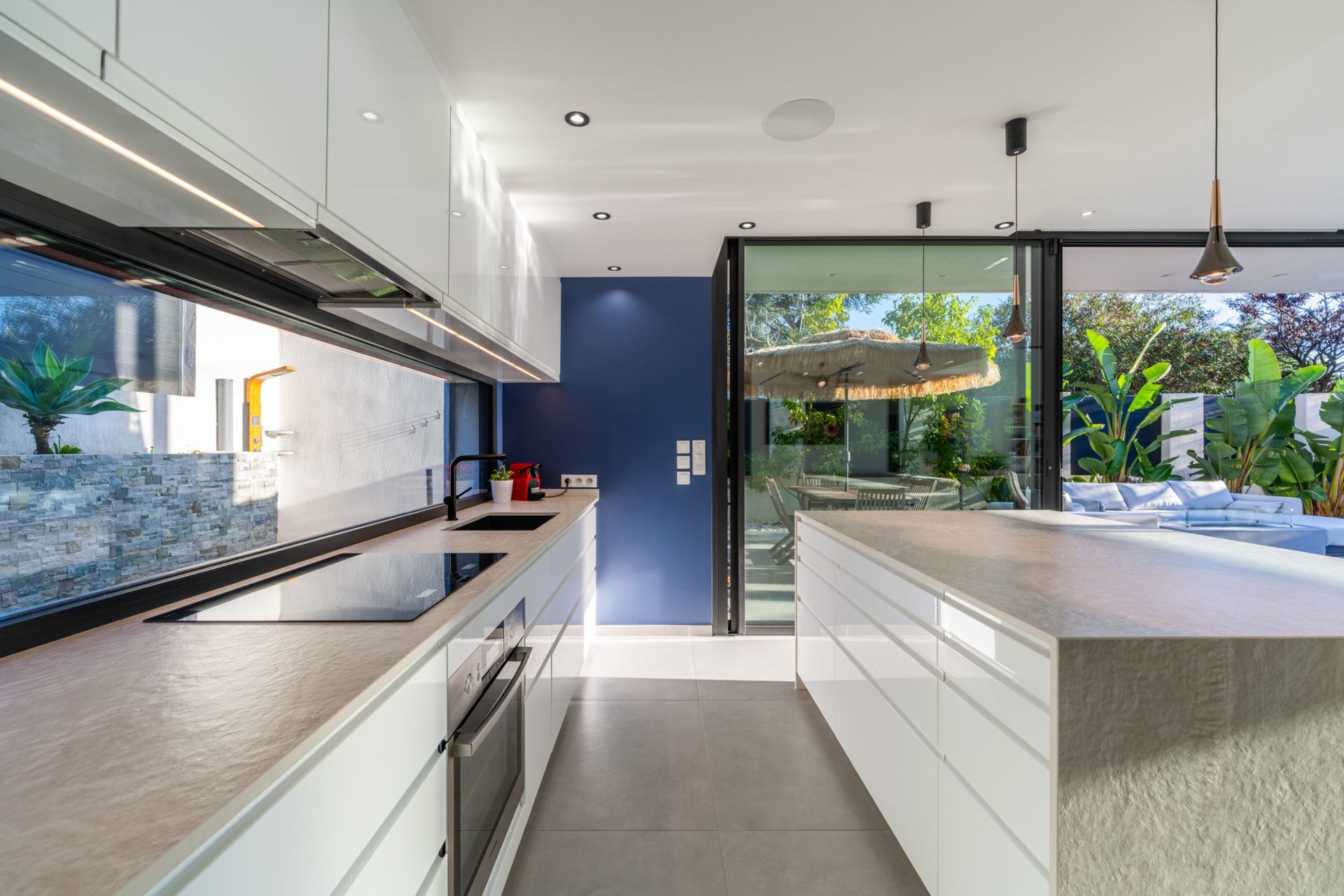 villa 7 Rooms for sale on TOULON (83000)