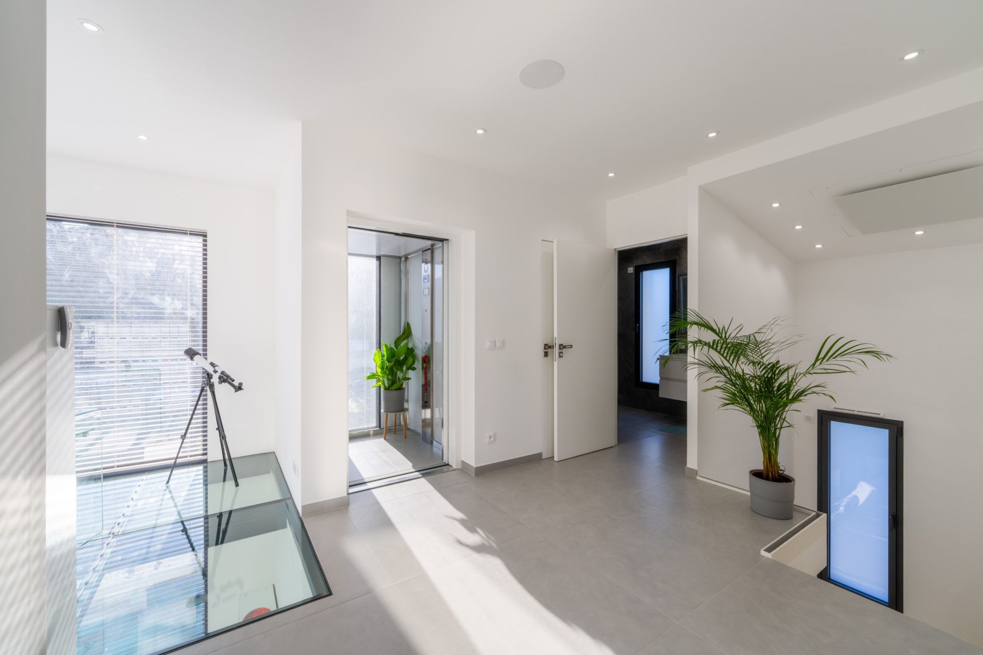 villa 7 Rooms for sale on TOULON (83000)