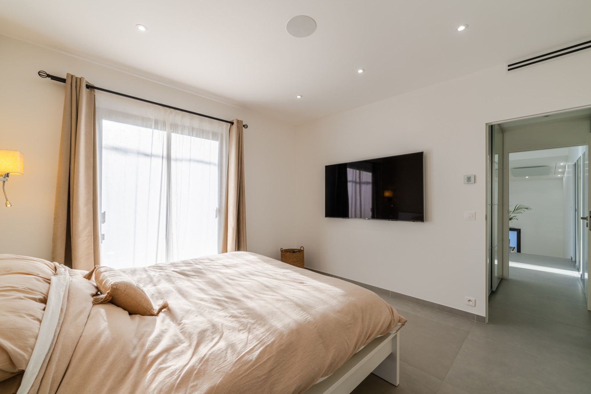 villa 7 Rooms for sale on TOULON (83000)