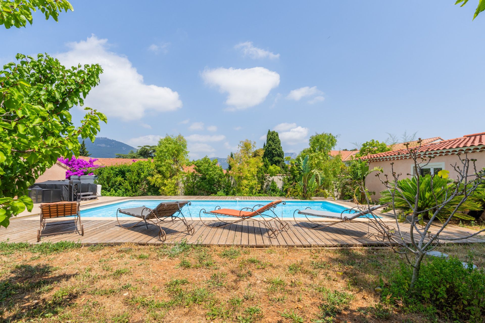 house 6 Rooms for sale on TOULON (83000)