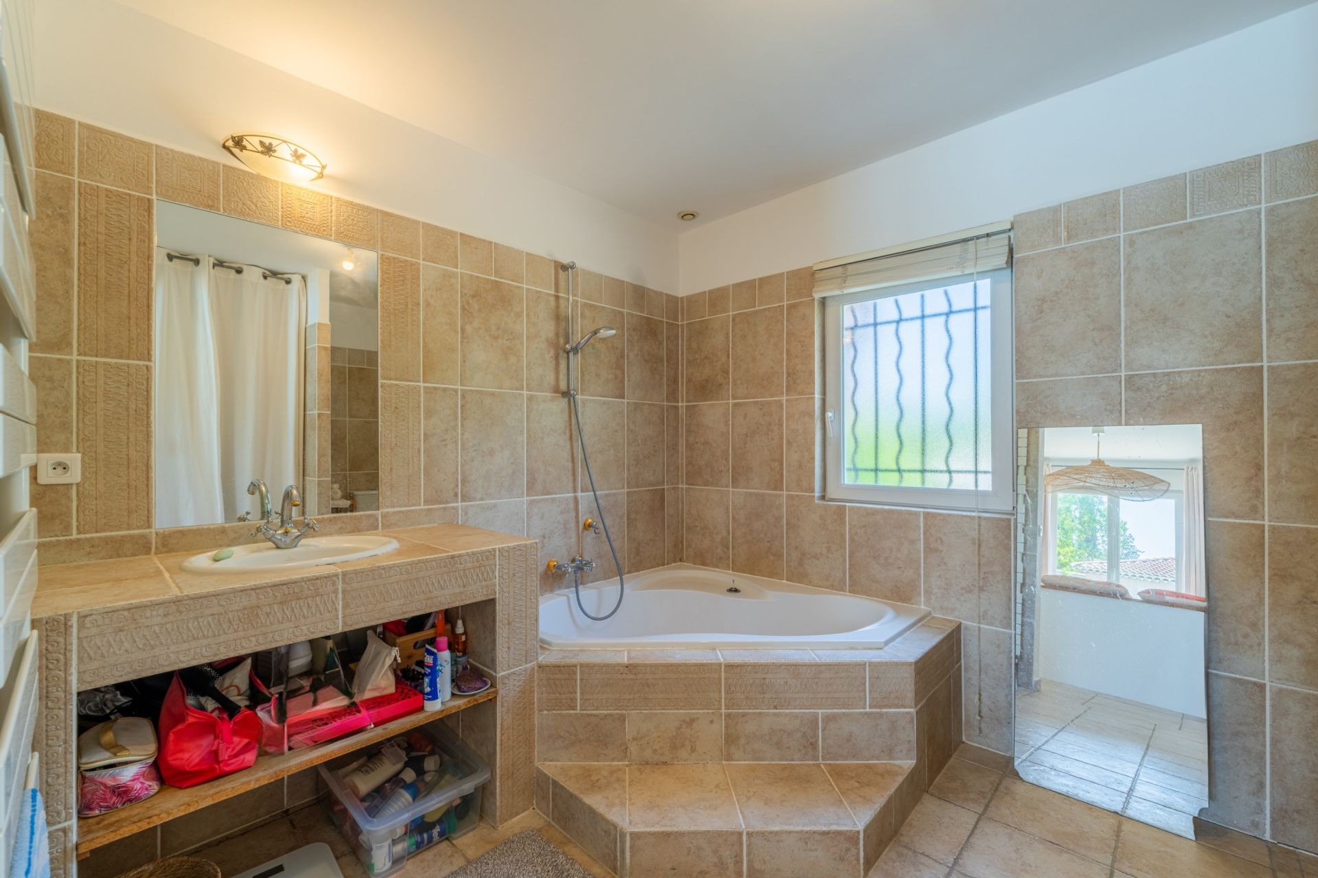 house 6 Rooms for sale on TOULON (83000)