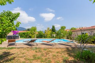 house 6 Rooms for sale on TOULON (83000)