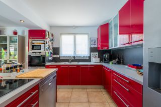 house 6 Rooms for sale on TOULON (83000)