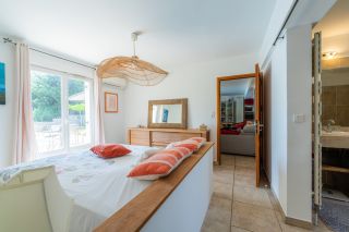 house 6 Rooms for sale on TOULON (83000)