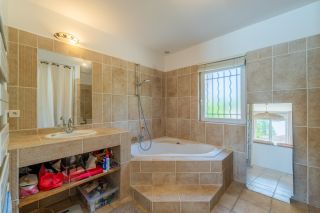 house 6 Rooms for sale on TOULON (83000)