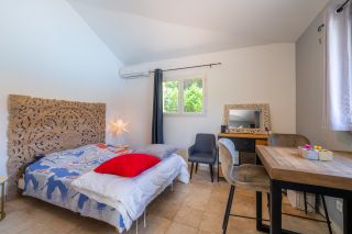 house 6 Rooms for sale on TOULON (83000)