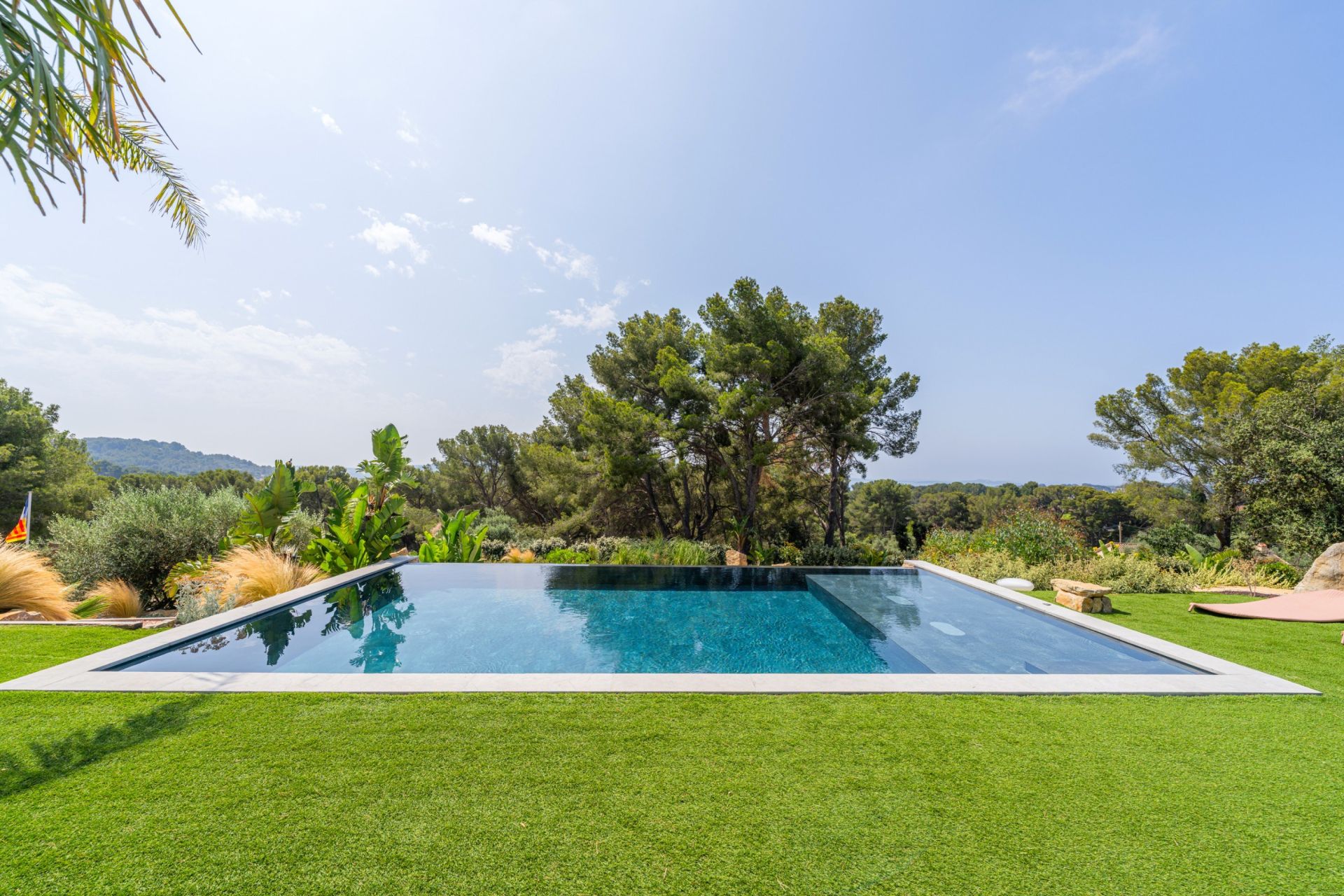 house 8 Rooms for sale on SANARY SUR MER (83110)