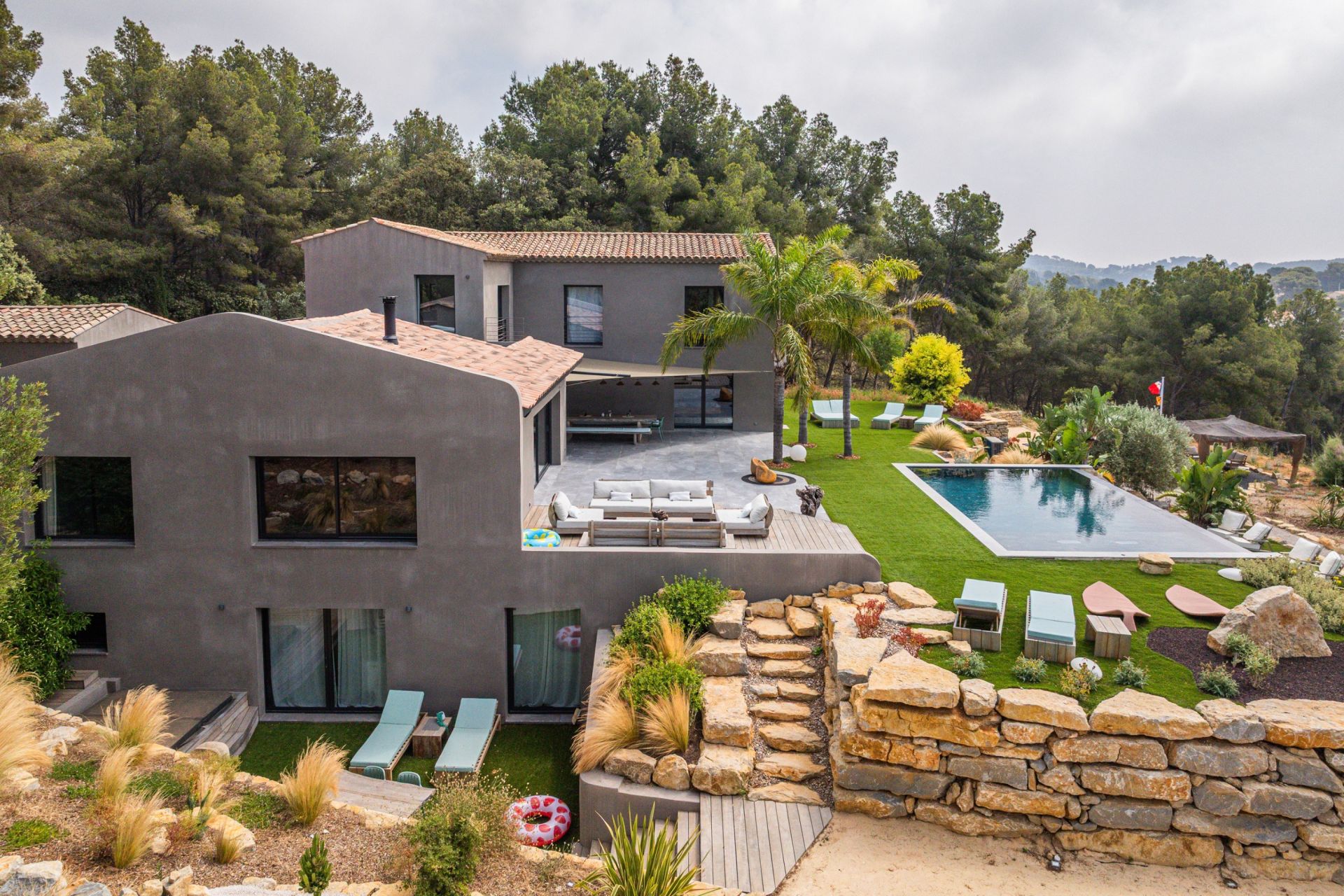 house 8 Rooms for sale on SANARY SUR MER (83110)